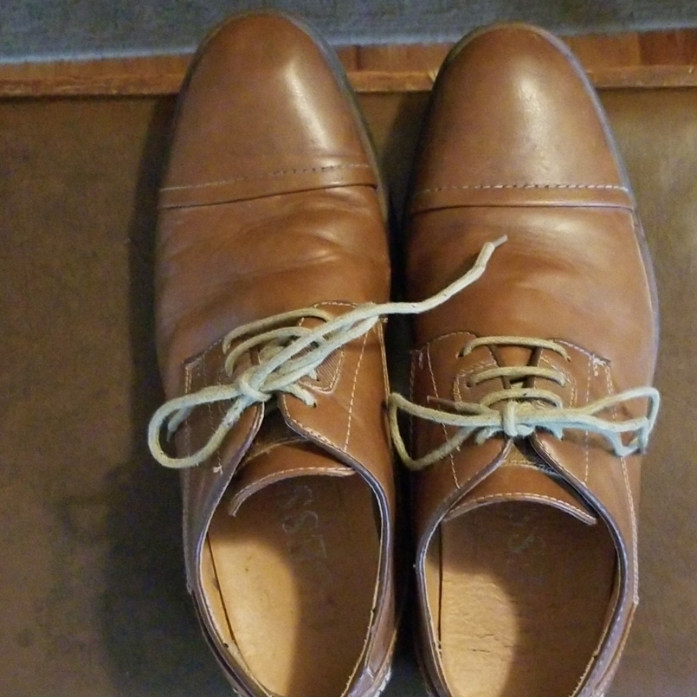 Men's Guess leather dress shoes